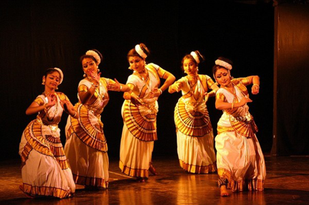 Mohiniyattam